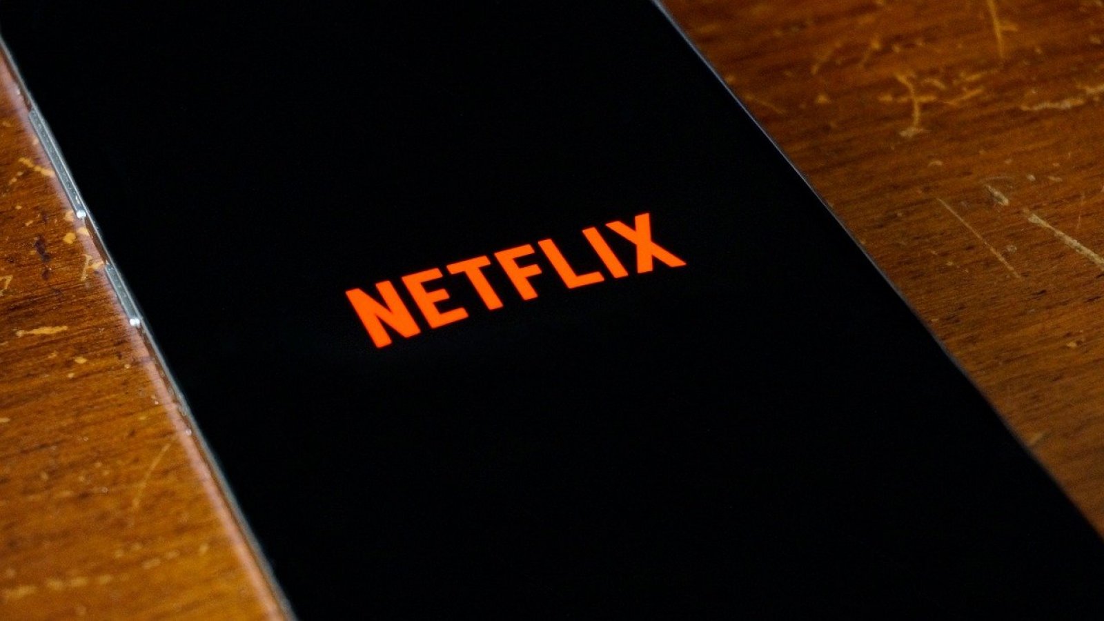 Logo de Netflix en celular