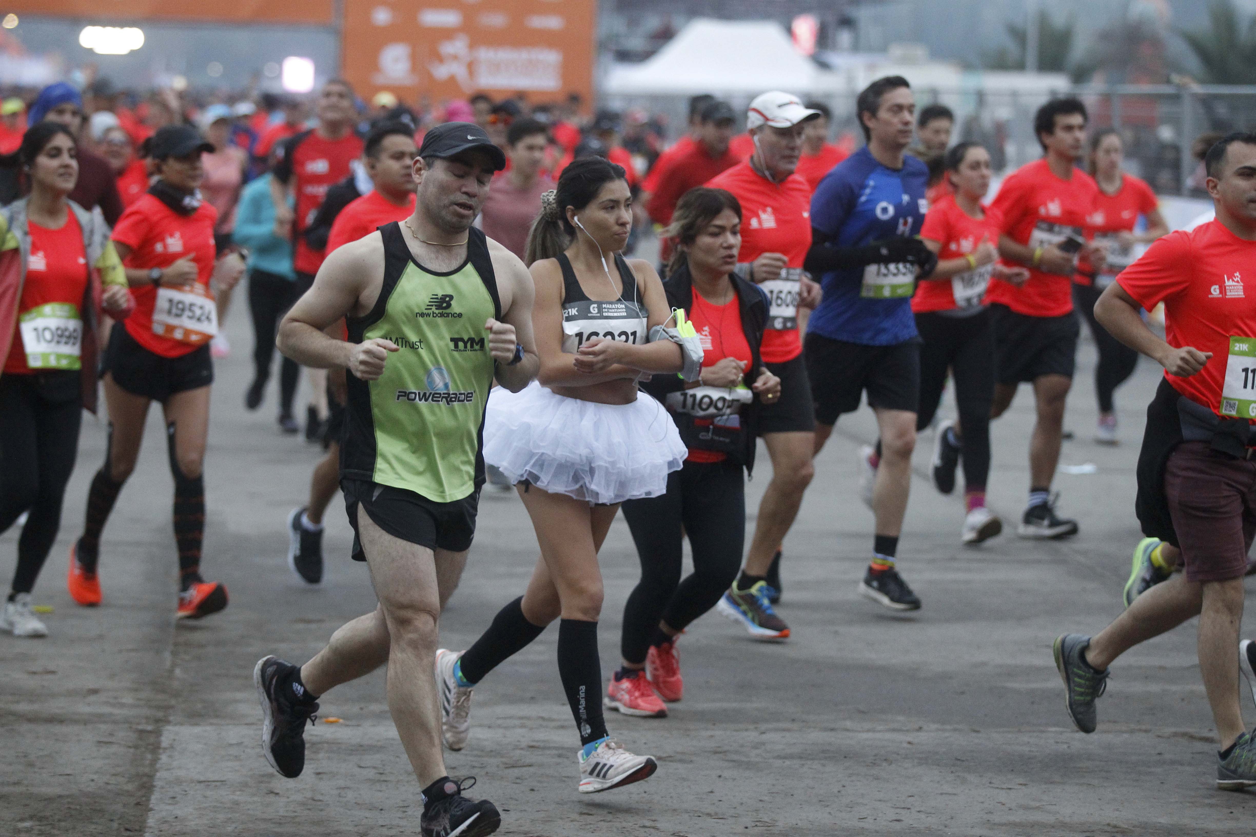 Corredores en Maratón de Santiago 2023