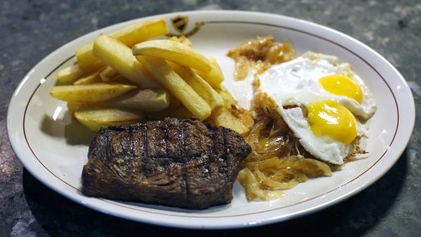 Foto de un bistec a lo pobre