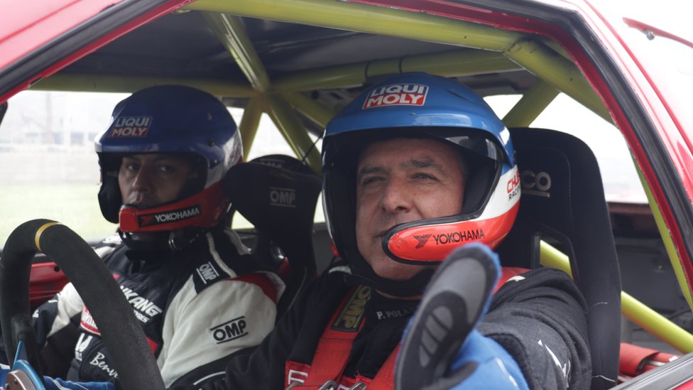 Piero Polar (i) y Pacho Kantt (d), al volante de su bólido.