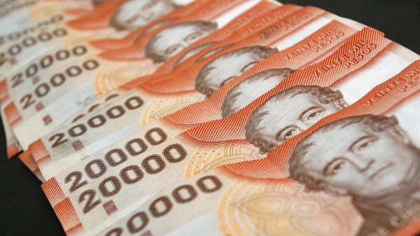 Billetes de 20 mil pesos.