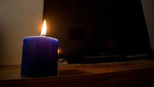 Vela encendida tras corte de luz