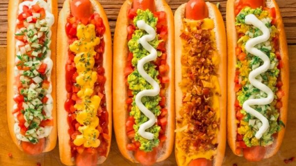 Completos de diferentes variedades para el Día del Completo