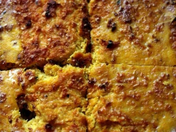 Pastel de choclo en fuente mirado desde arriba.