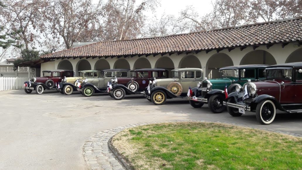 Vehículos antiguos en el Día del Patrimonio.