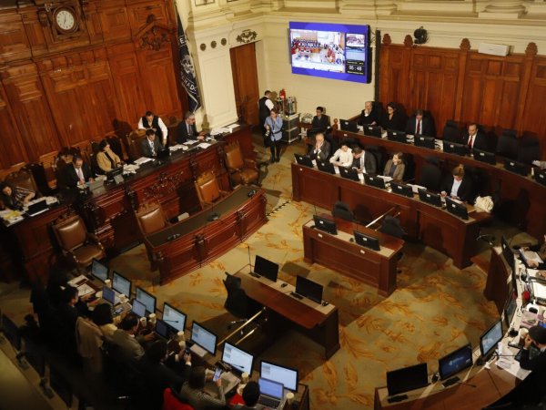 Comisión Experta sesionando en pleno.