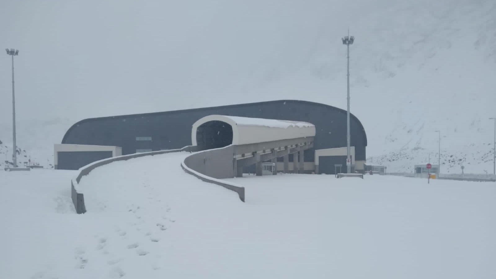 Complejo Los Libertadores cerrado por intensas nevadas