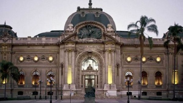 Frontis de Museo Nacional Bellas Artes