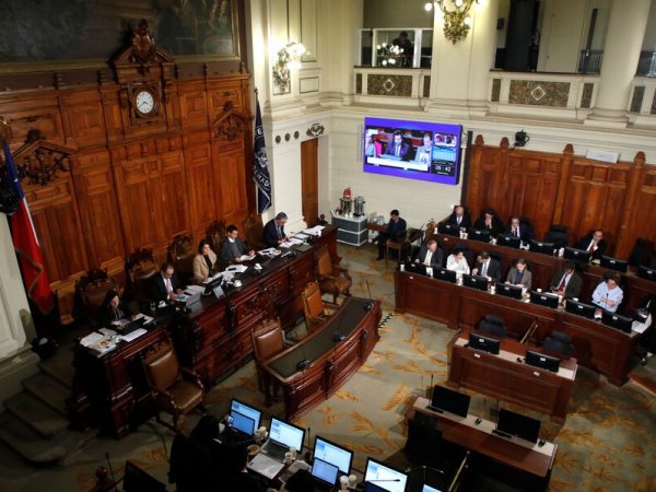 Comisión Experta sesionando en pleno.