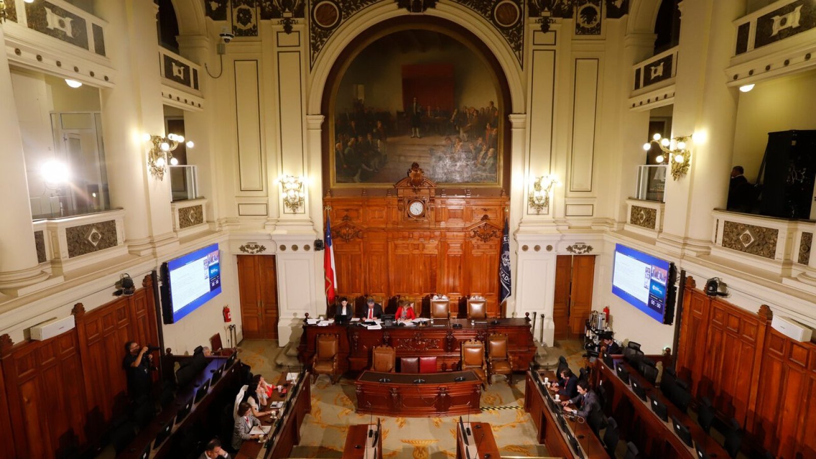 Comisión Experta sesionando en pleno.