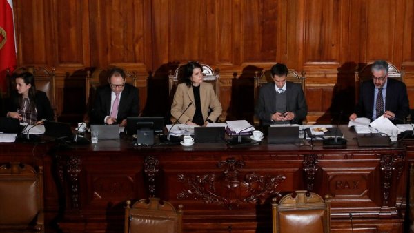 Mesa Directiva de la Comisión Experta en una sesión plenaria
