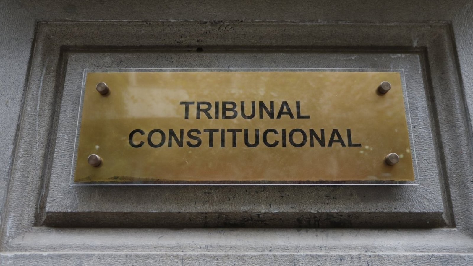 Cartel del Tribunal Constitucional.