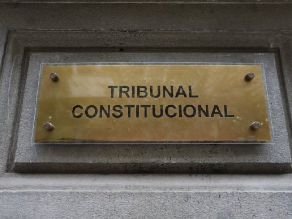 Cartel del Tribunal Constitucional.