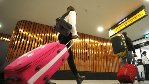 La aerolínea LEVEL tendrá tres viajes a la semana entre Santiago y Barcelona