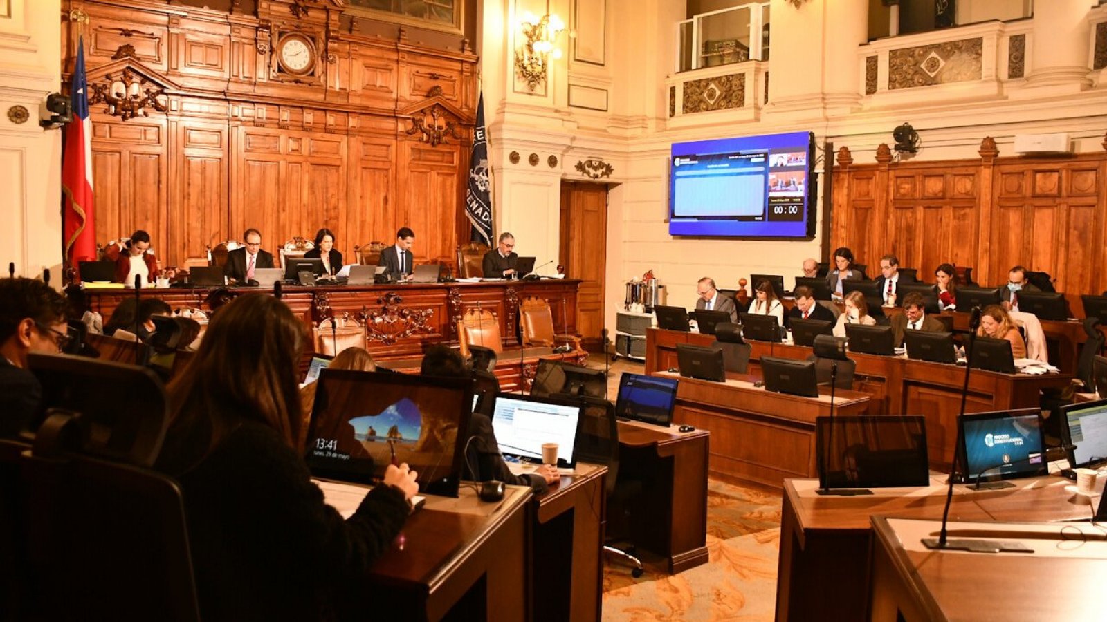 Comisión Experta sesionando en pleno.