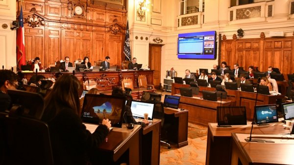 Comisión Experta sesionando en pleno.