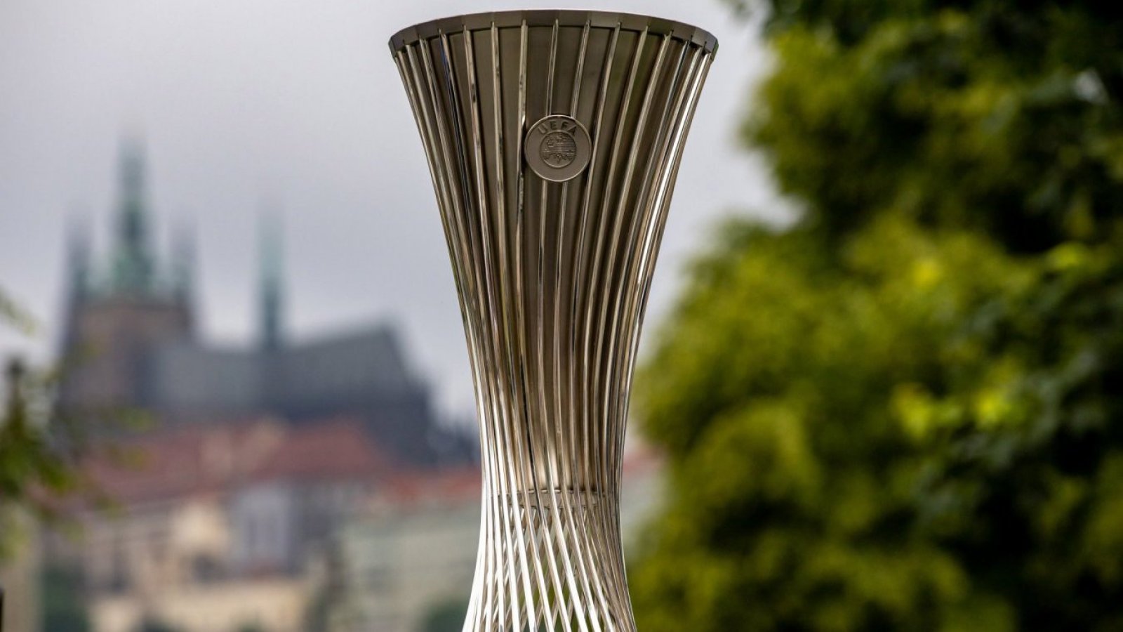 ¿A qué hora y qué canal transmite la final de la UEFA Conference League ...