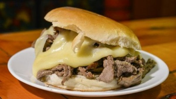 Día del Barros Luco. Sándwich de pan, carne y queso.