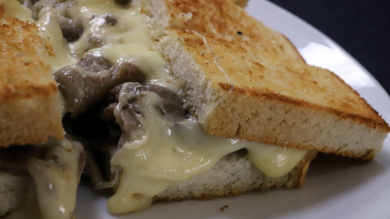 Día del Barros Luco. Sándwich de pan, carne y queso.