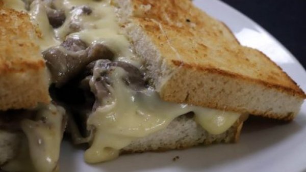 Día del Barros Luco. Sándwich de pan, carne y queso.