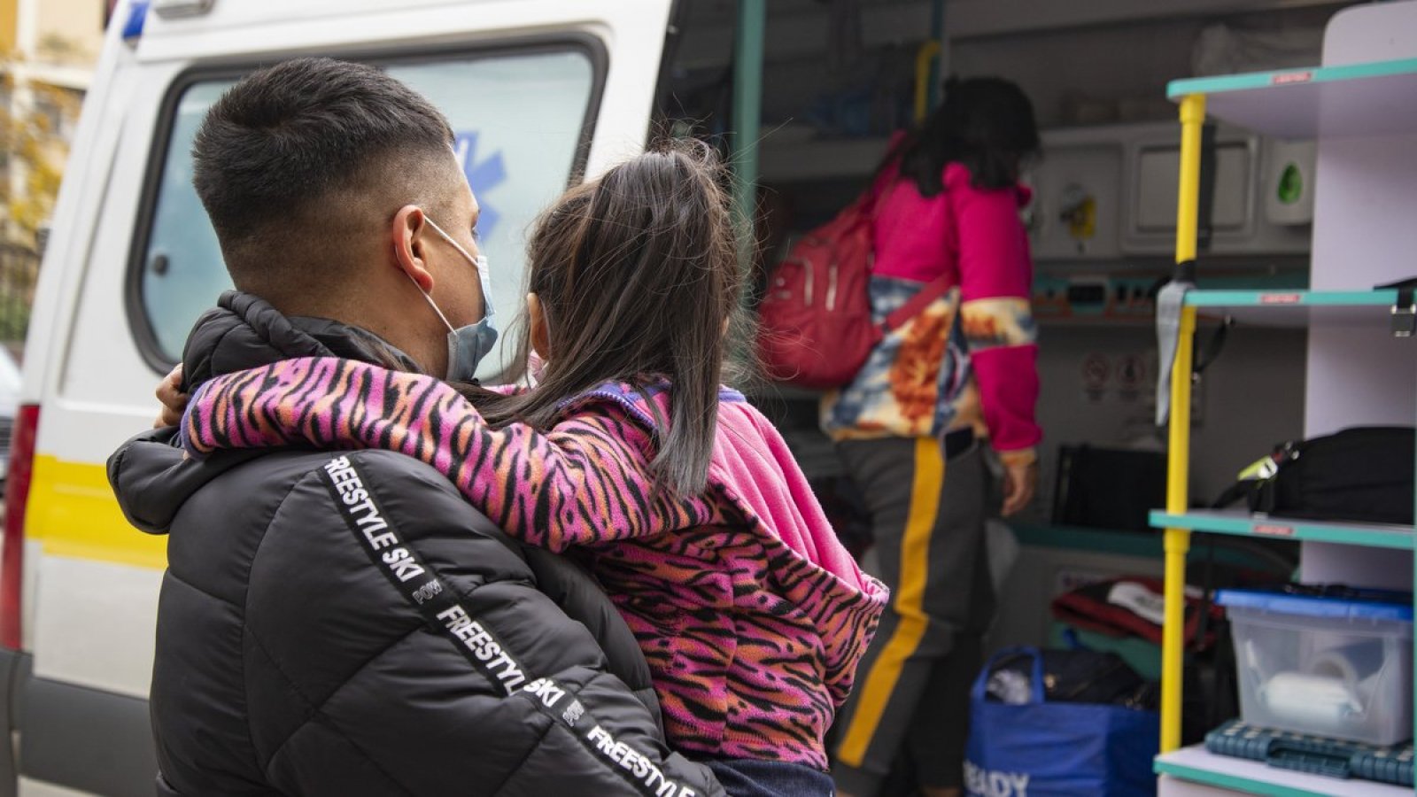 Virus Sincicial. Padre e hija. Adulto y niña.