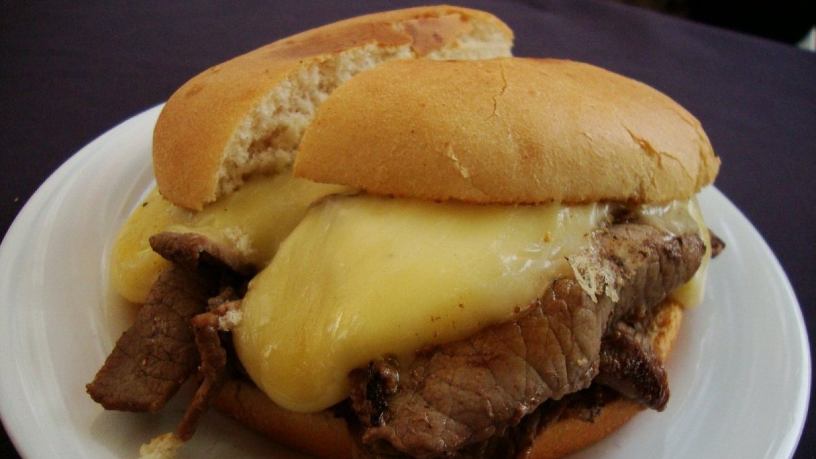 Día del Barros Luco. Pan con carne y queso.