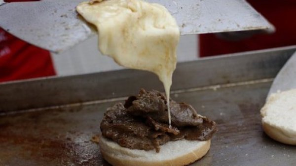 Barros Luco con el queso derretido.