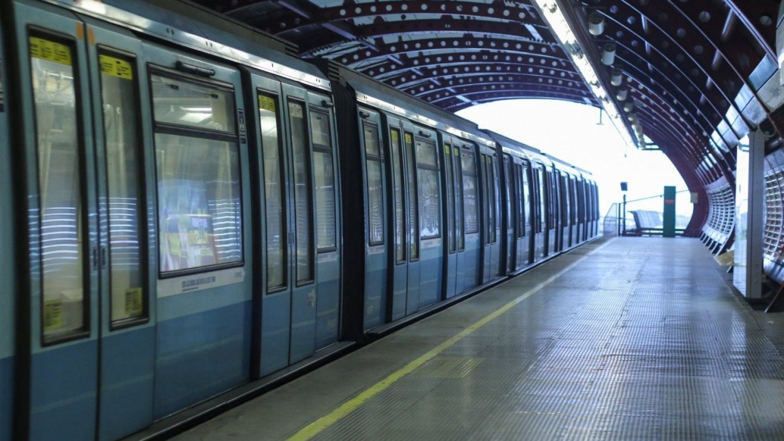 Horario de cierre Metro de Santiago viernes 9 de junio.