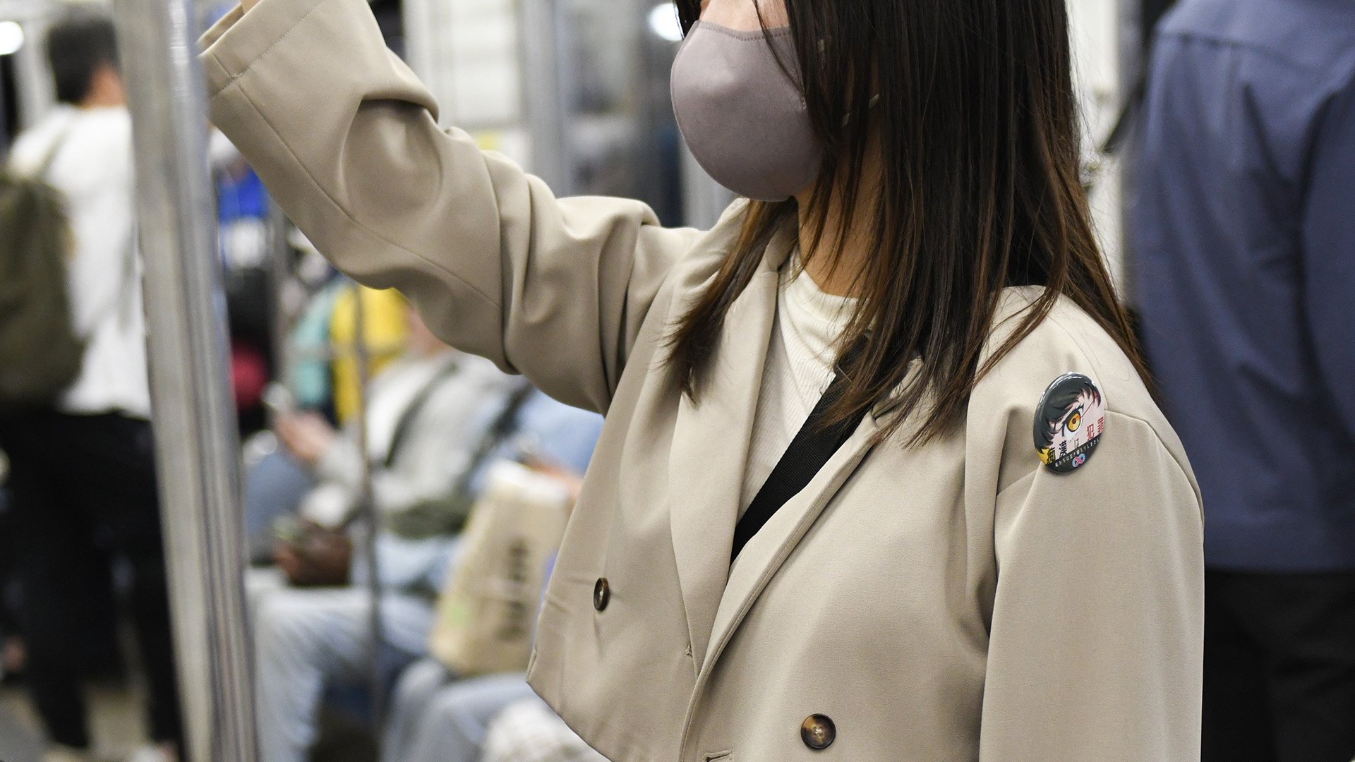 Mujer con mascarilla en Japón.