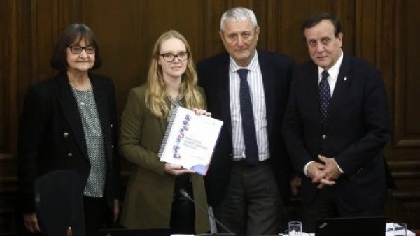 Mesa directiva del Consejo Constitucional junto a rectores.