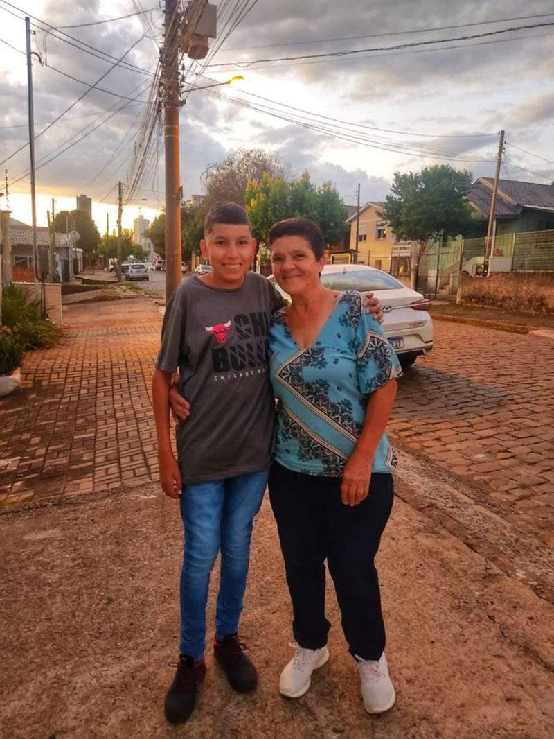 Guto junto a su tía.