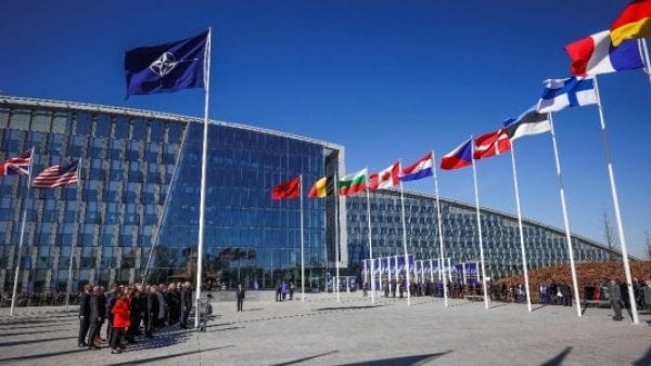 Banderas de los países miembros de la Organización del Tratado del Atlántico Norte (OTAN)