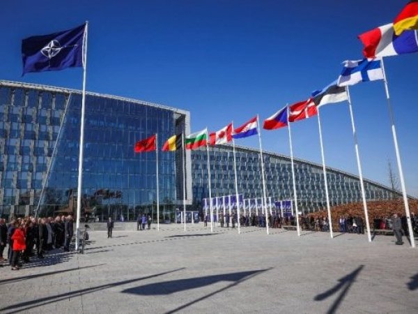 Banderas de los países miembros de la Organización del Tratado del Atlántico Norte (OTAN)