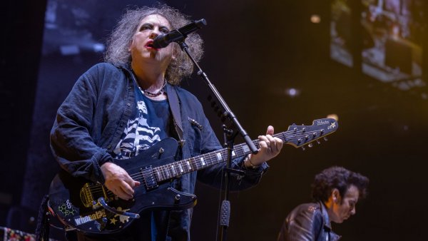 Robert Smith de The Cure en el escenario