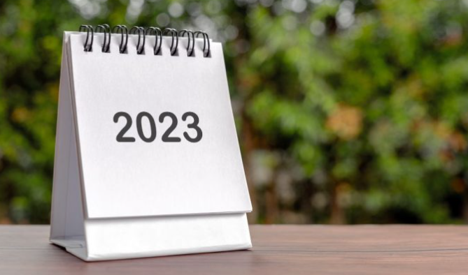 Calendario con el año 2023.