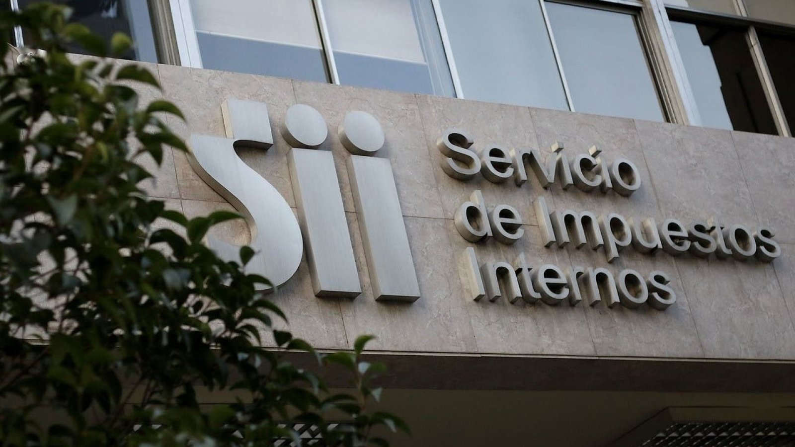 Frontis de oficina del Servicio de Impuestos Internos (SII). Clave Tributaria