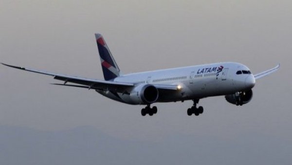Avión de aerolínea LATAM Airlines