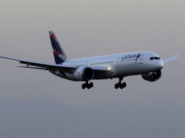 Avión de aerolínea LATAM Airlines