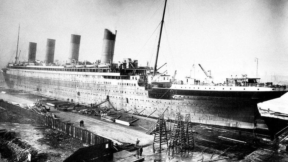 Titanic en un astillero en Belfast