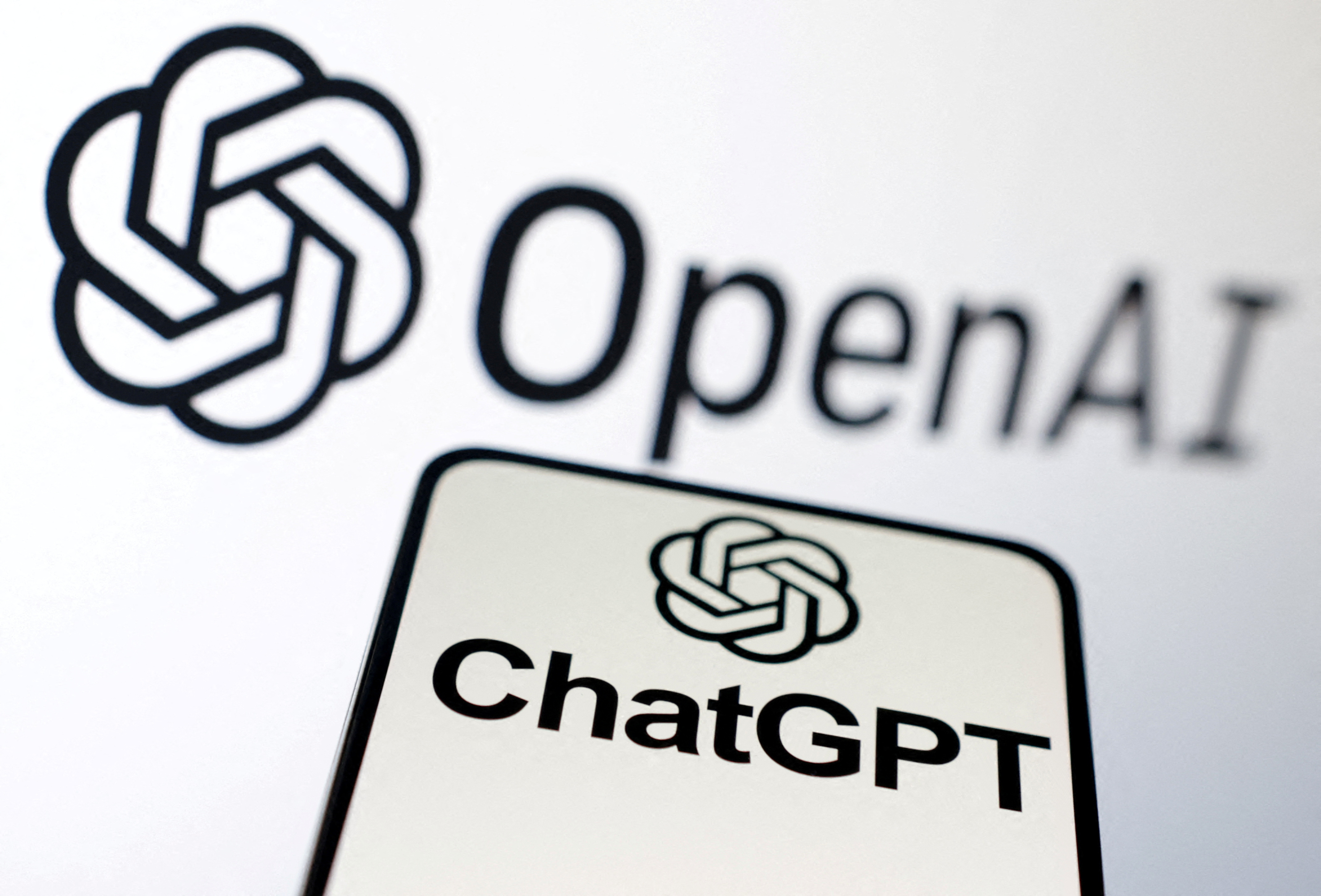 Fotografía de logo de Chat GPT y la compañía que la creó, OpenAi