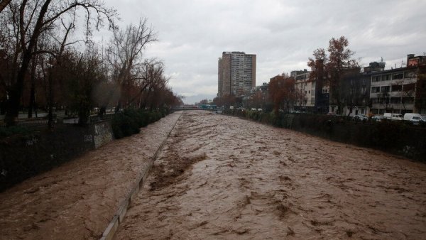Río mapocho desbordado