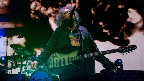 Robert Smith de The Cure en el escenario