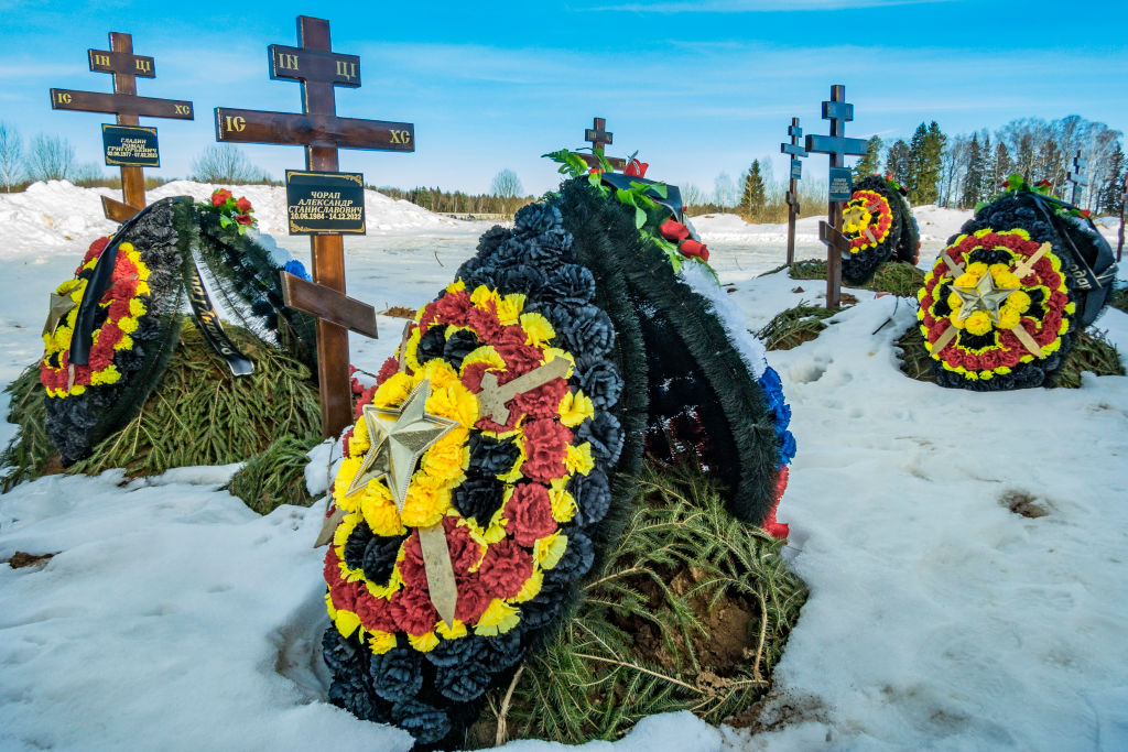 tumbas de soldados de Wagner muertos en la guerra de Ucrania.