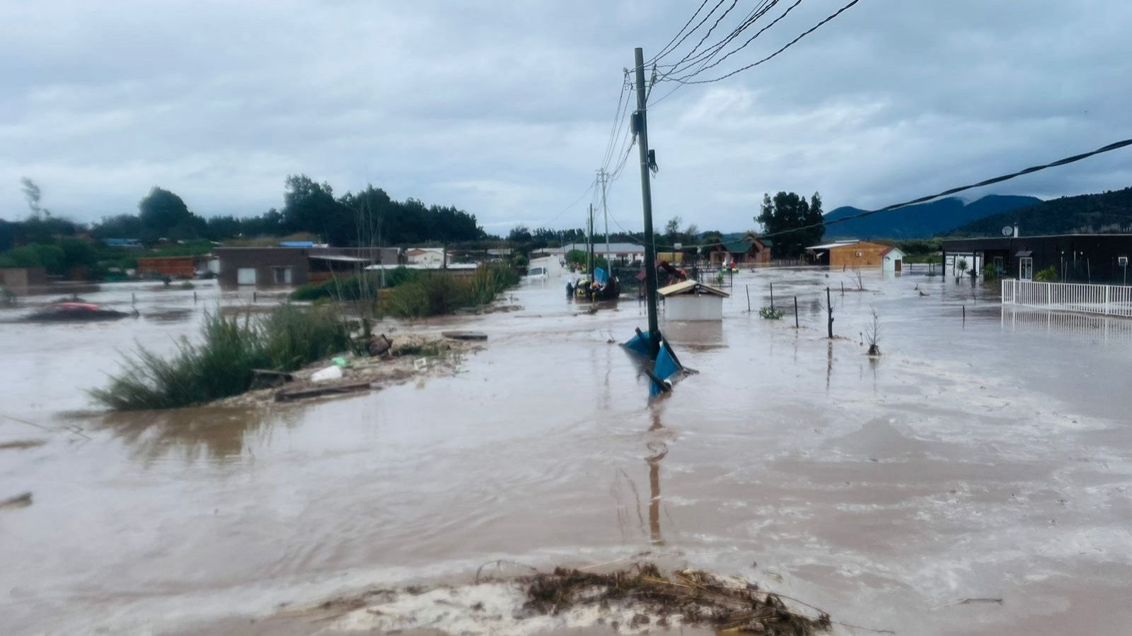 Estos son los números de emergencia en comunas afectadas por lluvias