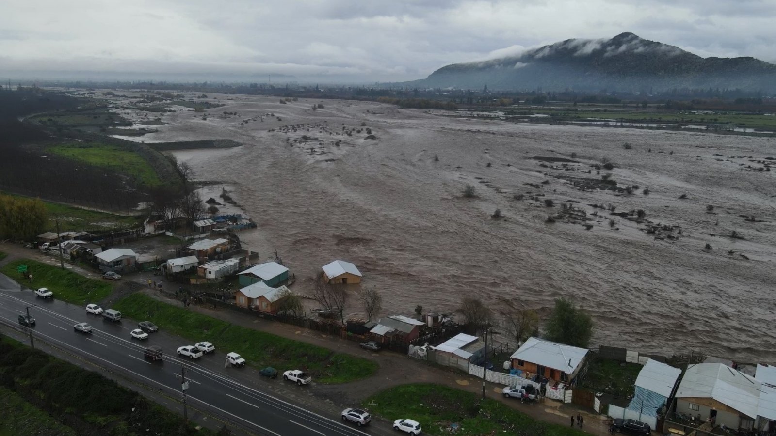 Río Cachapoal en la Región de O'Higgins.