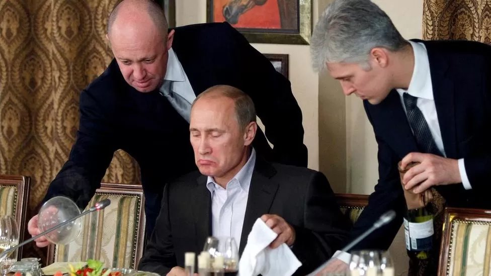 Prigozhin y Putin at a dinner in 2011