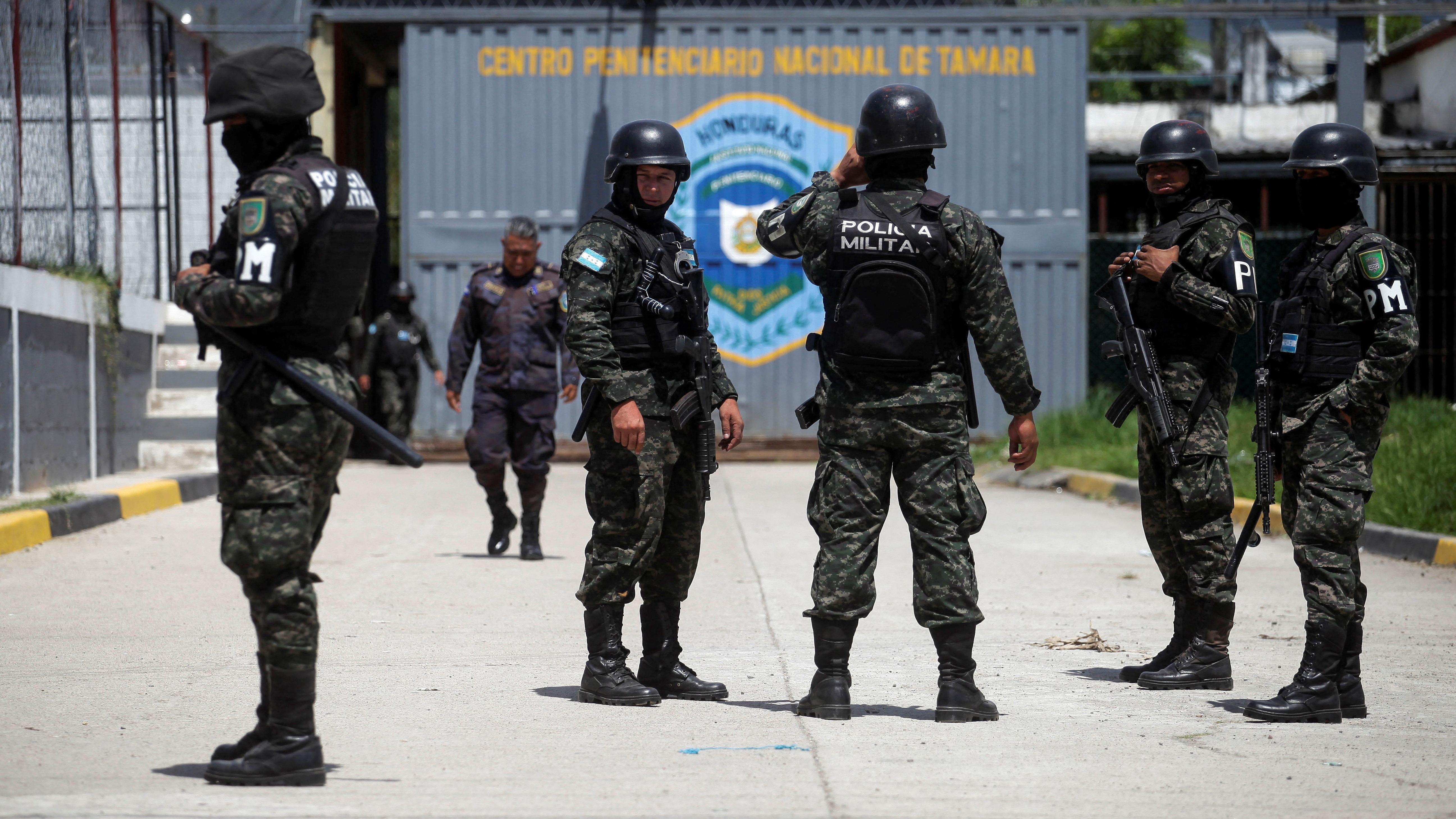 La policía militar en el Centro Penitenciario de Tamara.