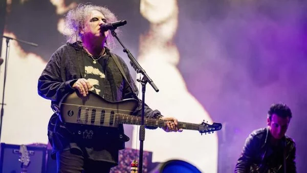 The Cure en el escenario.
