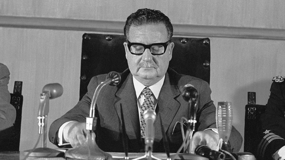 Salvador Allende en una conferencia de prensa.