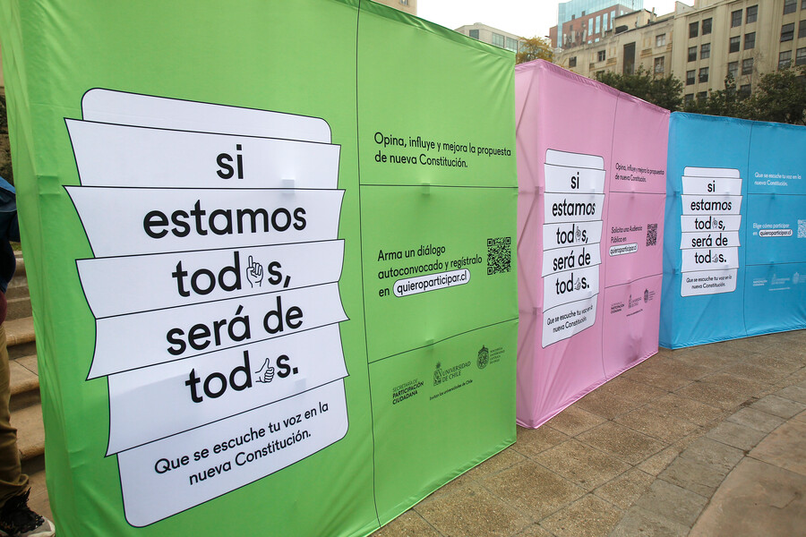 Carteles de participación popular en el Consejo Constitucional